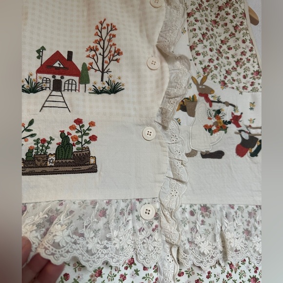 Floral Patchwork Vest with Embroidery - Picture 5 of 10